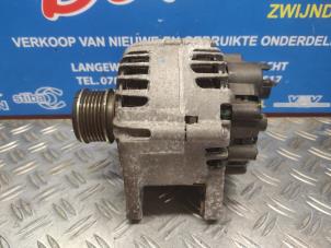 Dynamo van een Renault Clio IV (5R) 1.5 Energy dCi 90 FAP 2014