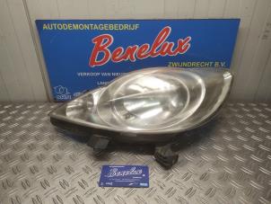 Gebruikte Linker Koplamp Peugeot 107 1.0 12V Prijs € 50,00 Margeregeling aangeboden door Benelux Zwijndrecht B.V.