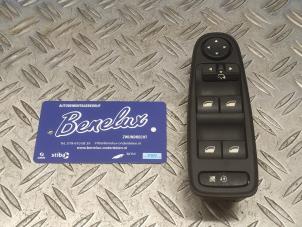 Gebruikte Schakelaar Elektrisch Raam Citroen C4 Picasso (UD/UE/UF) 1.6 16V VTi 120 Prijs op aanvraag aangeboden door Benelux Zwijndrecht B.V.