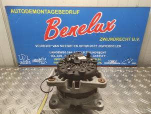 Gebruikte Dynamo Renault Clio IV (5R) 0.9 Energy TCE 90 12V Prijs op aanvraag aangeboden door Benelux Zwijndrecht B.V.