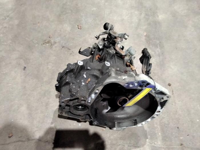 Gebruikte Versnellingsbak Opel Agila (B) 1.2 16V Prijs € 450,00 Margeregeling aangeboden door Benelux Zwijndrecht B.V.