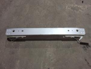 Gebruikte Bumperframe achter Toyota Yaris III (P13) 1.5 16V Hybrid Prijs op aanvraag aangeboden door Benelux Zwijndrecht B.V.