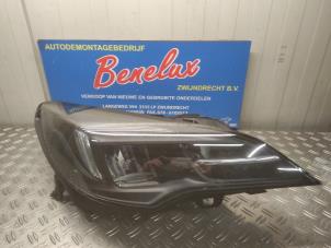 Gebruikte Koplamp rechts Opel Astra K Sports Tourer 1.2 Turbo 12V Prijs op aanvraag aangeboden door Benelux Zwijndrecht B.V.