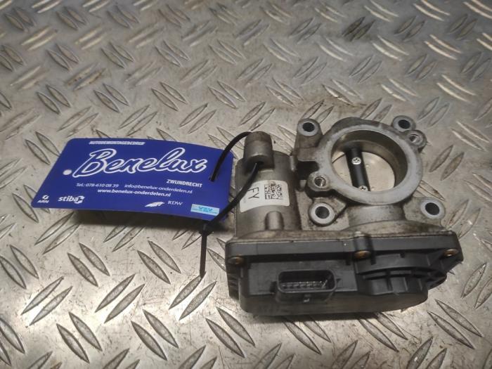 Gebruikte Gasklephuis Renault Clio IV (5R) 1.2 TCE 16V GT EDC Prijs op aanvraag aangeboden door Benelux Zwijndrecht B.V.