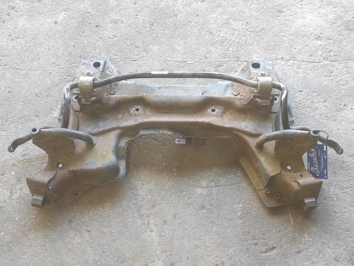 Gebruikte Subframe Opel Crossland (X) 1.2 Turbo 12V Euro 6 Prijs op aanvraag aangeboden door Benelux Zwijndrecht B.V.