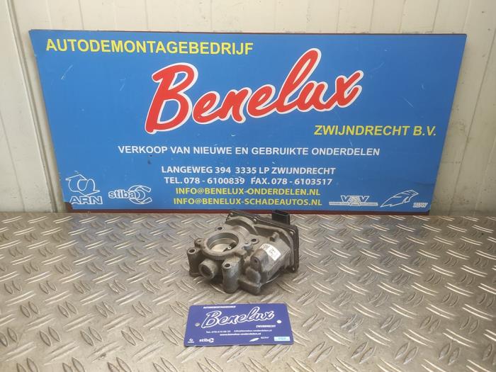 Gebruikte Gasklephuis Renault Clio IV Estate/Grandtour (7R) 1.2 TCE 16V GT EDC Prijs op aanvraag aangeboden door Benelux Zwijndrecht B.V.