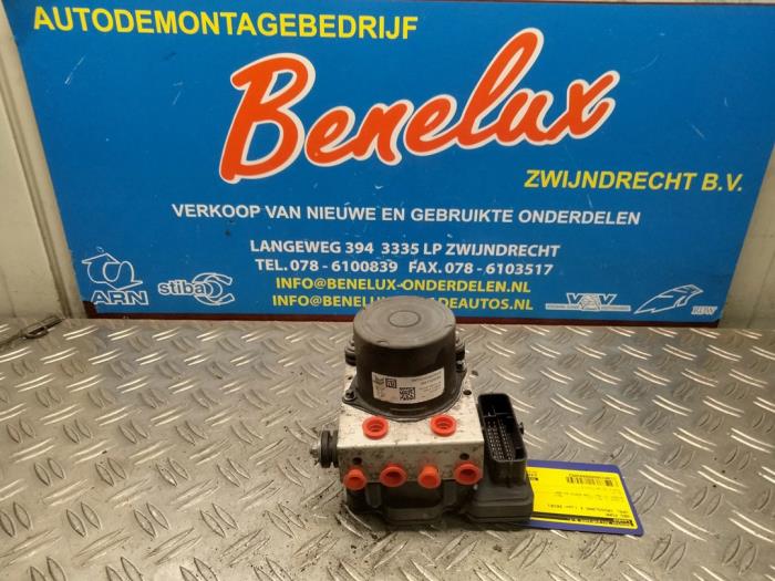 Gebruikte ABS Pomp Opel Crossland (X) 1.2 Turbo 12V Euro 6 Prijs op aanvraag aangeboden door Benelux Zwijndrecht B.V.