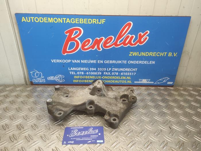 Gebruikte Dynamosteun boven Renault Clio III (BR/CR) 1.2 16V 75 Prijs op aanvraag aangeboden door Benelux Zwijndrecht B.V.