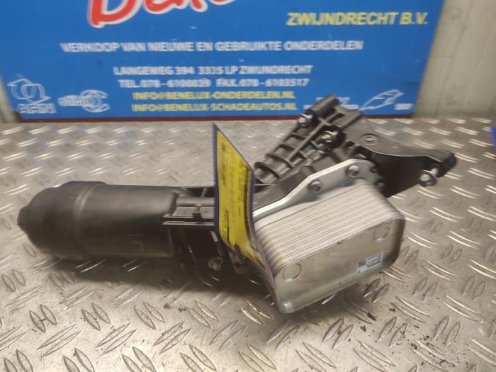 Gebruikte Oliefilterhuis BMW 3 serie (G20) 320e 2.0 TwinPower Turbo 16V Prijs op aanvraag aangeboden door Benelux Zwijndrecht B.V.