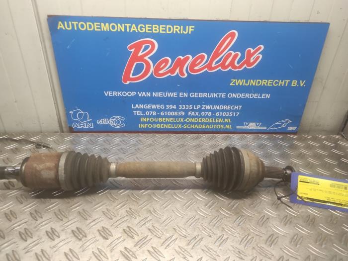 Gebruikte Steekas links-voor Renault Clio IV (5R) 1.2 TCE 16V GT EDC Prijs op aanvraag aangeboden door Benelux Zwijndrecht B.V.
