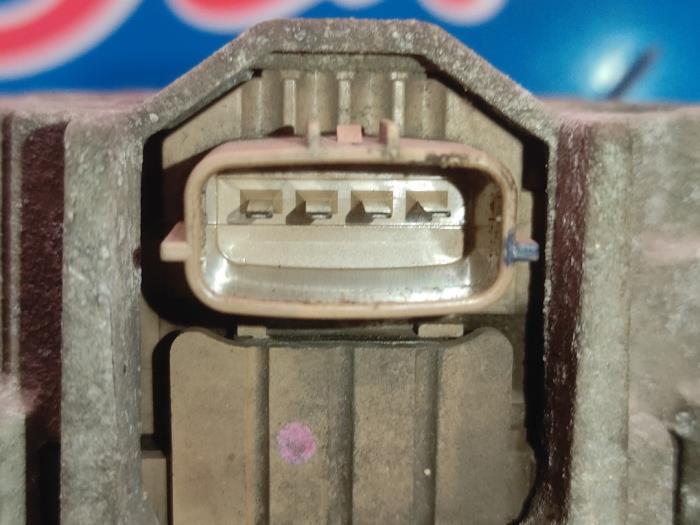Alternator van een Mitsubishi Space Star (A0) 1.0 12V 2013