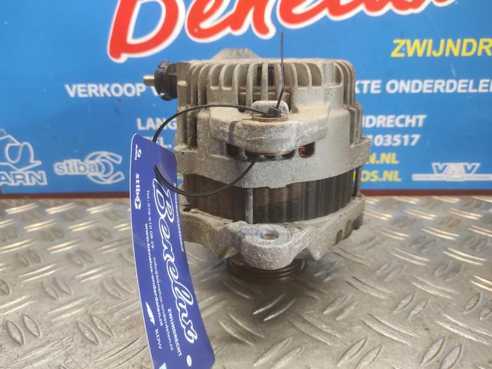 Alternator van een Mitsubishi Space Star (A0) 1.0 12V 2013