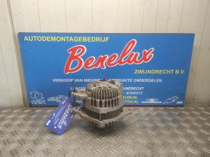 Alternator van een Mitsubishi Space Star (A0) 1.0 12V 2013