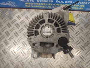 Alternator van een Mitsubishi Space Star (A0) 1.0 12V 2013