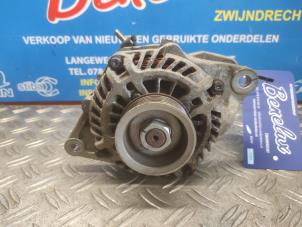 Alternator van een Mitsubishi Space Star (A0) 1.0 12V 2013