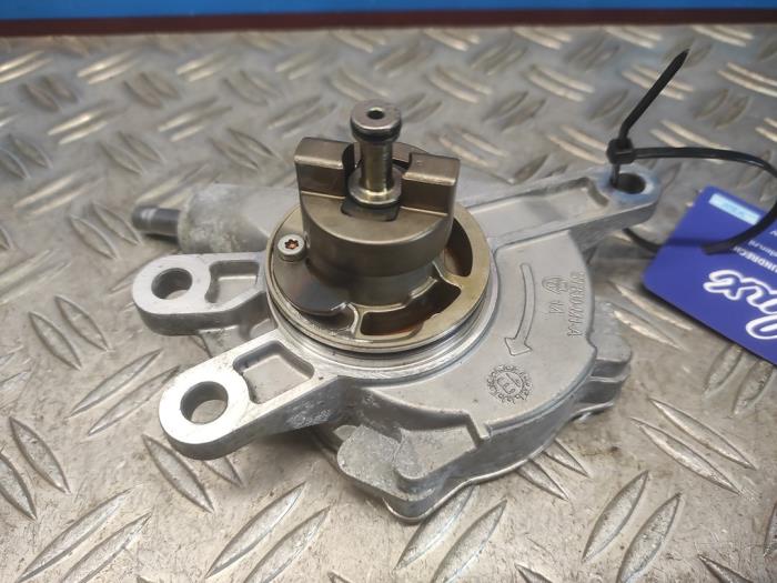 Gebruikte Vacuumpomp (Benzine) Toyota Auris (E15) 1.6 Dual VVT-i 16V Prijs op aanvraag aangeboden door Benelux Zwijndrecht B.V.