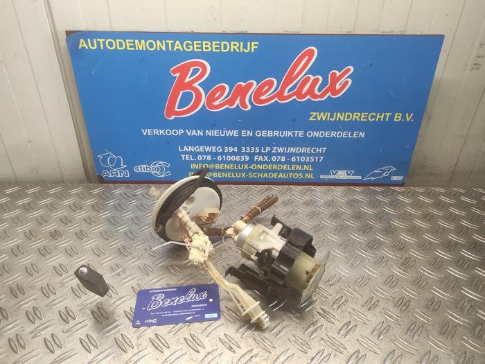 Gebruikte Benzinepomp BMW 5 serie (E39) 520i 24V Prijs € 60,00 Margeregeling aangeboden door Benelux Zwijndrecht B.V.
