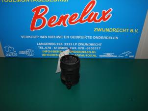 Gebruikte Luchtmassameter Opel Astra H SW (L35) 1.9 CDTi 100 Prijs op aanvraag aangeboden door Benelux Zwijndrecht B.V.