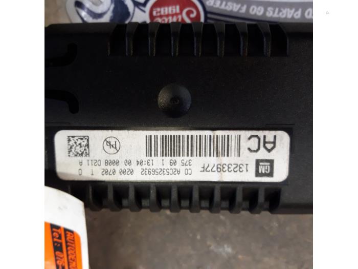 Display Interieur van een Opel Insignia Sports Tourer 2.0 CDTI 16V 160 Ecotec 2010