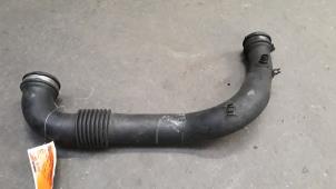 Gebruikte Intercooler Slang Renault Trafic New (FL) 2.5 dCi 16V 135 Prijs op aanvraag aangeboden door Autodemontage Joko B.V.