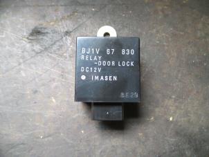 Gebruikte Module Centrale Deurvergrendeling Mazda 323 (BJ12) 1.3i 16V Prijs op aanvraag aangeboden door Autodemontage Joko B.V.