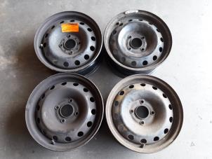 Gebruikte Velgen set Peugeot 206 (2A/C/H/J/S) 1.6 XS,XT Prijs op aanvraag aangeboden door Autodemontage Joko B.V.