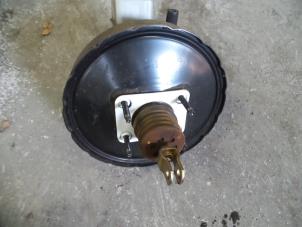 Gebruikte Rembekrachtiger Hyundai Tucson (JM) 2.0 CRDi VGT 16V 4x2 Prijs op aanvraag aangeboden door Autodemontage Joko B.V.