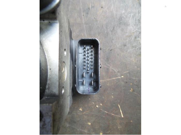 Gebruikte ABS Pomp Hyundai Tucson (JM) 2.0 CRDi VGT 16V 4x2 Prijs op aanvraag aangeboden door Autodemontage Joko B.V.