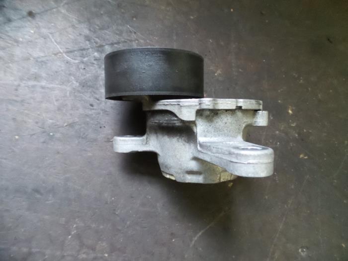 Gebruikte Spanrol Multiriem Volkswagen Passat Variant (3G5) 1.6 TDI 16V Prijs op aanvraag aangeboden door Autodemontage Joko B.V.