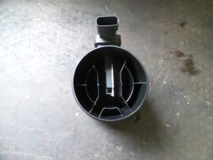 Gebruikte Luchtmassameter Volkswagen Passat Variant (3G5) 1.6 TDI 16V Prijs op aanvraag aangeboden door Autodemontage Joko B.V.