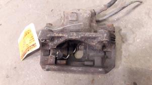 Gebruikte Remklauw (Tang) links-voor Mercedes 190 (W201) 2.0 E Prijs op aanvraag aangeboden door Autodemontage Joko B.V.