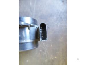 Gebruikte Luchtmassameter Volvo S40 (VS) 1.6 16V Prijs op aanvraag aangeboden door Autodemontage Joko B.V.