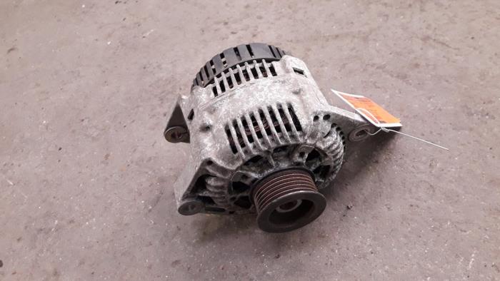Gebruikte Dynamo Renault Megane (EA) 2.0i Prijs op aanvraag aangeboden door Autodemontage Joko B.V.