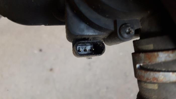 Waterpomp van een Skoda Yeti (5LAC) 1.6 TDI Greenline 2013