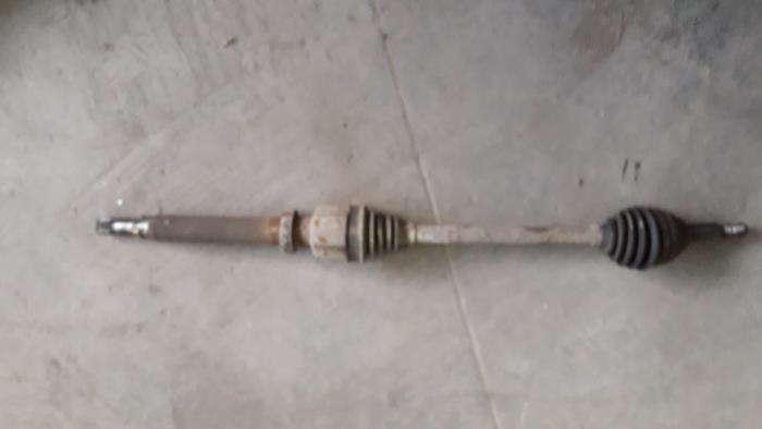 Aandrijfas rechts-voor van een Ford Transit 2.0 TDCi 16V Tourneo 2003