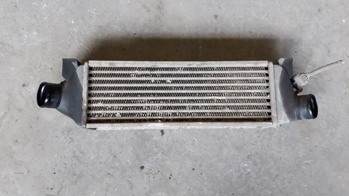 Intercooler van een Ford Transit 2.0 TDCi 16V Tourneo 2003