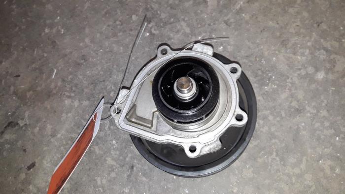 Gebruikte Waterpomp Opel Meriva (A) 1.6 16V Prijs op aanvraag aangeboden door Autodemontage Joko B.V.