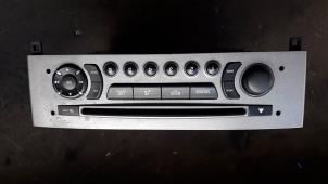 Gebruikte Radio CD Speler Peugeot 308 (4A/C) 1.4 VTI 16V Prijs op aanvraag aangeboden door Autodemontage Joko B.V.