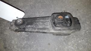 Gebruikte Versnellingsbak Steun Peugeot 207/207+ (WA/WC/WM) 1.4 Prijs op aanvraag aangeboden door Autodemontage Joko B.V.