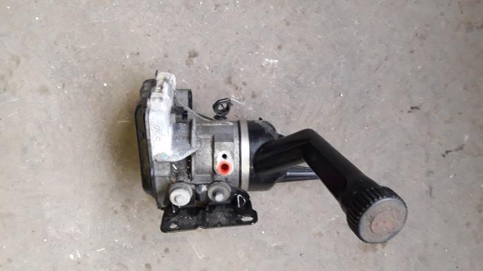 Gebruikte Servopomp Peugeot 308 (4A/C) 1.4 VTI 16V Prijs op aanvraag aangeboden door Autodemontage Joko B.V.