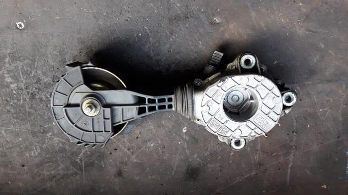 Gebruikte Spanrol Multiriem Peugeot 308 (4A/C) 1.4 VTI 16V Prijs op aanvraag aangeboden door Autodemontage Joko B.V.