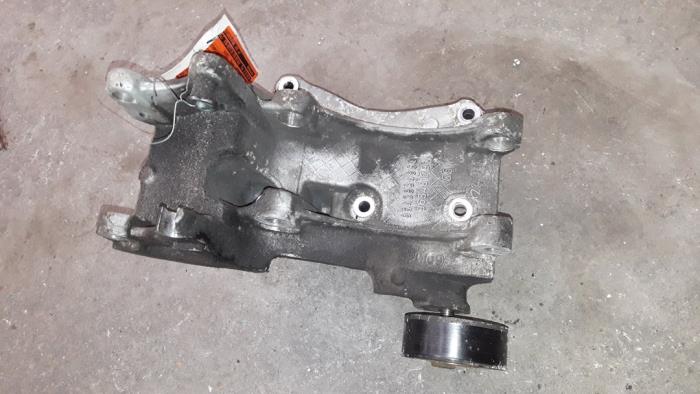 Gebruikte Dynamosteun boven Citroen C8 (EA/EB) 2.0 HDi 16V Prijs op aanvraag aangeboden door Autodemontage Joko B.V.