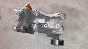 Gebruikte Dynamosteun boven Citroen C8 (EA/EB) 2.0 HDi 16V Prijs op aanvraag aangeboden door Autodemontage Joko B.V.