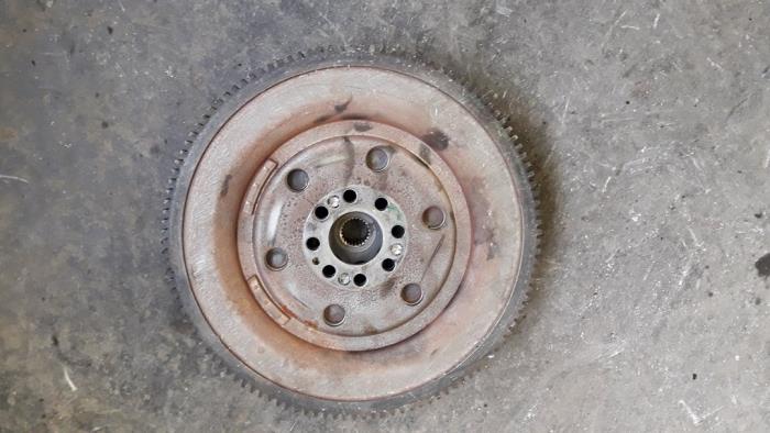Gebruikte Dubbele massa vliegwiel Audi A4 Avant (B6) 2.5 TDI 24V Prijs op aanvraag aangeboden door Autodemontage Joko B.V.