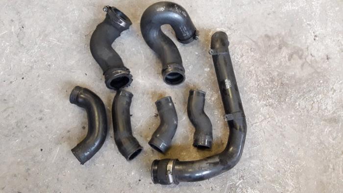 Gebruikte Intercooler Slang Audi A4 Avant (B6) 2.5 TDI 24V Prijs op aanvraag aangeboden door Autodemontage Joko B.V.