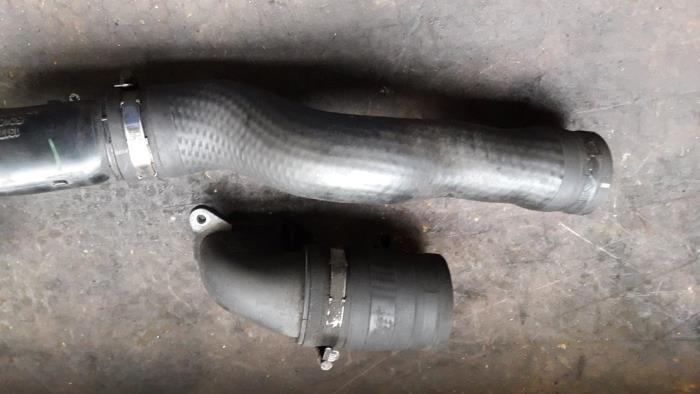 Gebruikte Intercooler Slang Opel Astra H SW (L35) 1.9 CDTi 16V 120 Prijs op aanvraag aangeboden door Autodemontage Joko B.V.