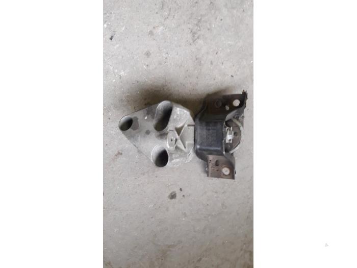 Gebruikte Motorrubber Renault Clio III (BR/CR) 1.5 dCi 70 Prijs op aanvraag aangeboden door Autodemontage Joko B.V.