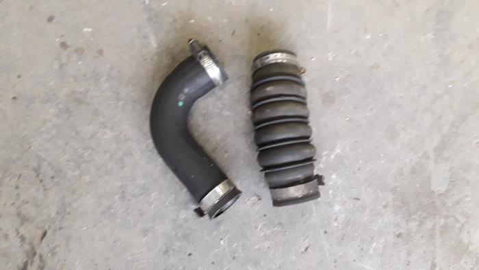 Gebruikte Intercooler Slang Renault Clio III (BR/CR) 1.5 dCi 70 Prijs op aanvraag aangeboden door Autodemontage Joko B.V.