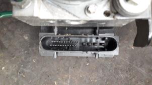 Gebruikte ABS Pomp Renault Clio III (BR/CR) 1.5 dCi 70 Prijs op aanvraag aangeboden door Autodemontage Joko B.V.