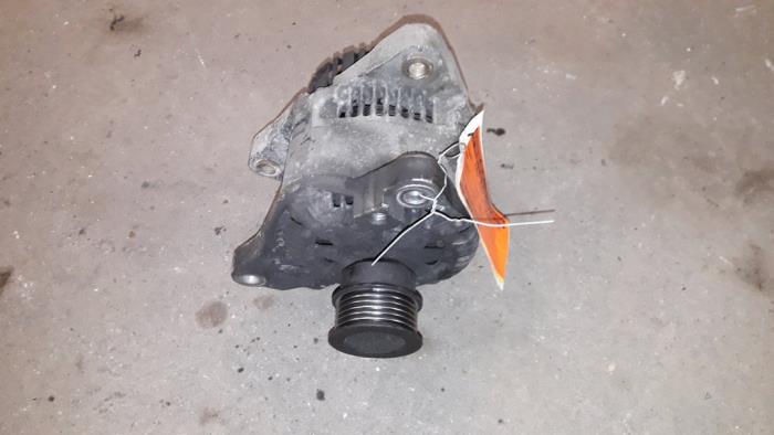 Gebruikte Dynamo BMW 3 serie Compact (E36/5) 318Ti 1.9 16V Prijs op aanvraag aangeboden door Autodemontage Joko B.V.